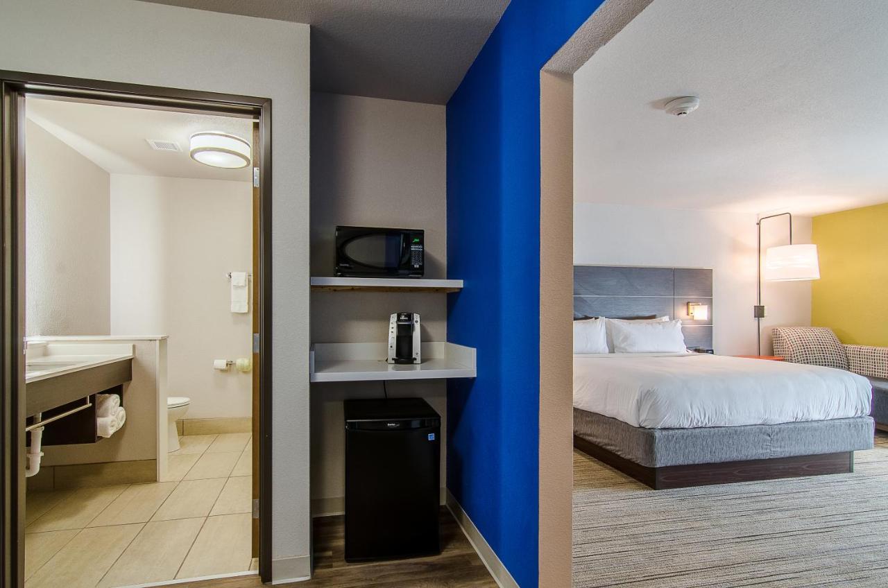 Holiday Inn Express & Suites - Atchison By Ihg Exterior foto