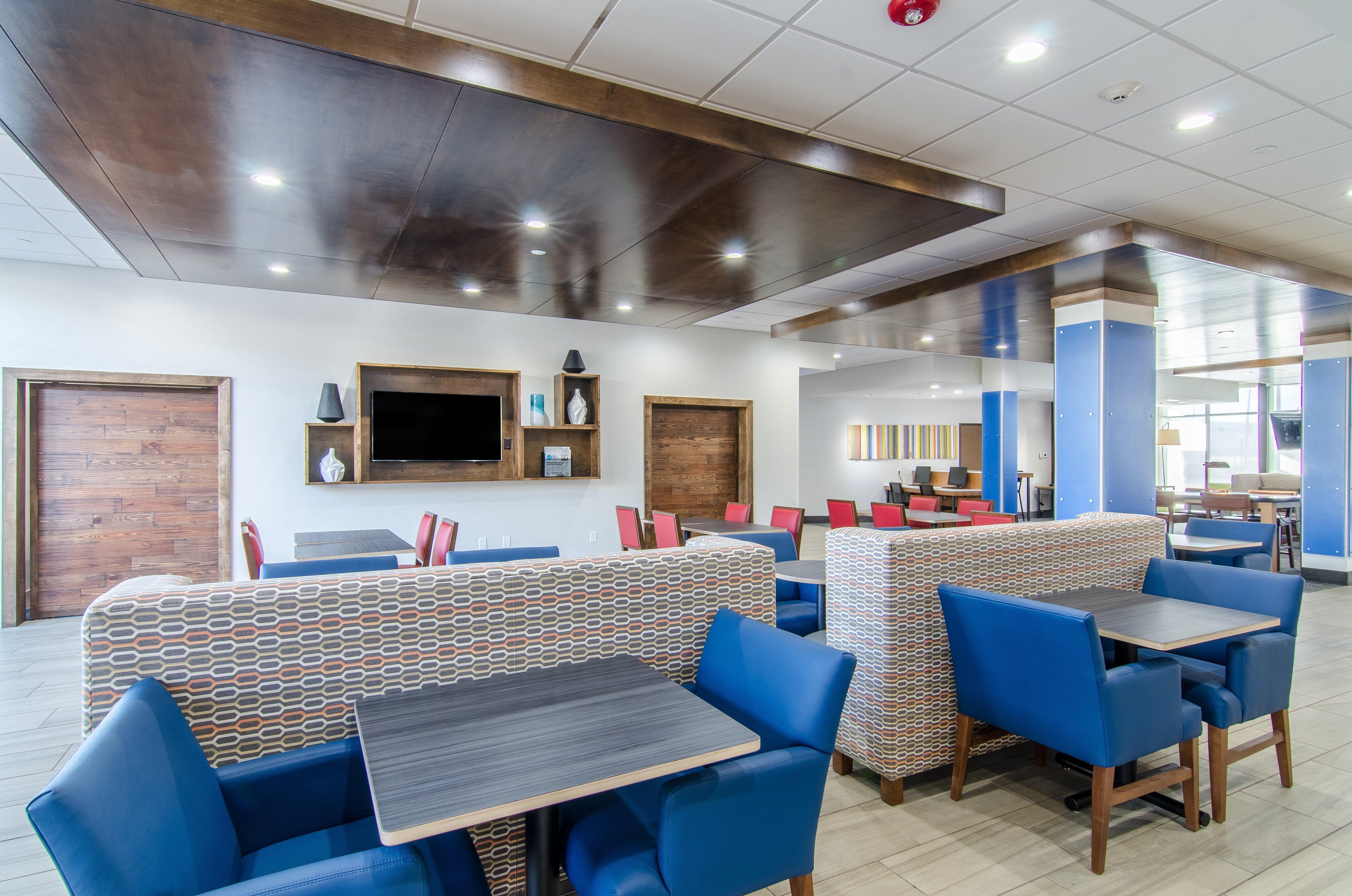 Holiday Inn Express & Suites - Atchison By Ihg Exterior foto